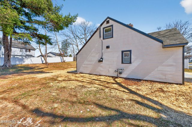 35 Knob Hill Road, Colonie, NY 12211