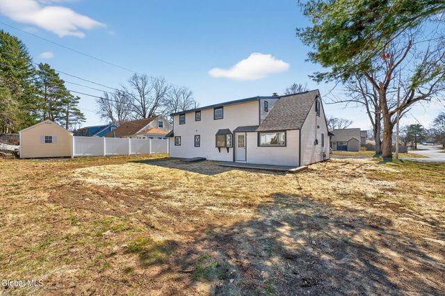 35 Knob Hill Road, Colonie, NY 12211