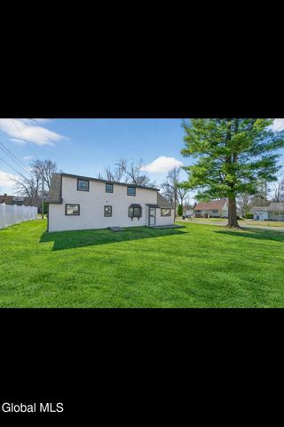 35 Knob Hill Road, Colonie, NY 12211