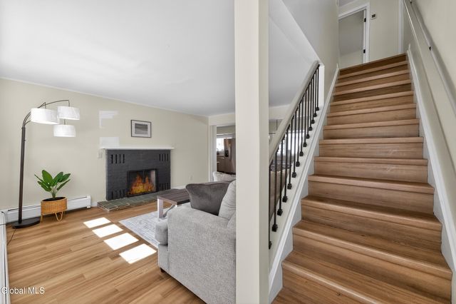 35 Knob Hill Road, Colonie, NY 12211