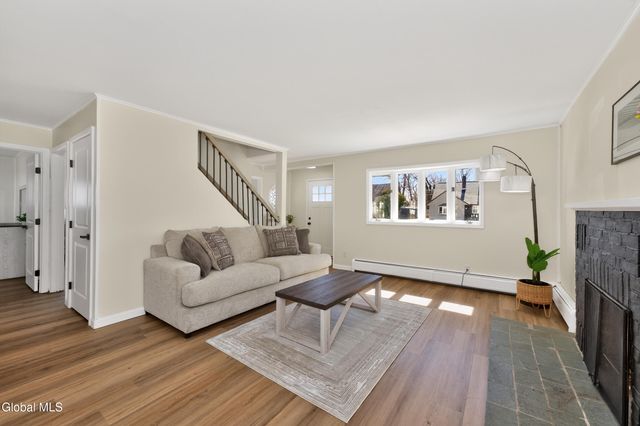 35 Knob Hill Road, Colonie, NY 12211