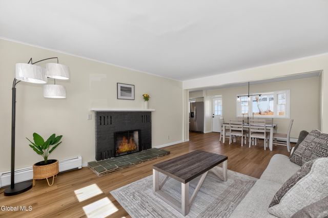 35 Knob Hill Road, Colonie, NY 12211