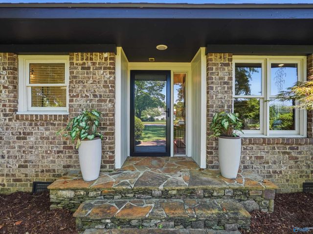 2210 Meadowbrook Road SE, Decatur, AL 35601