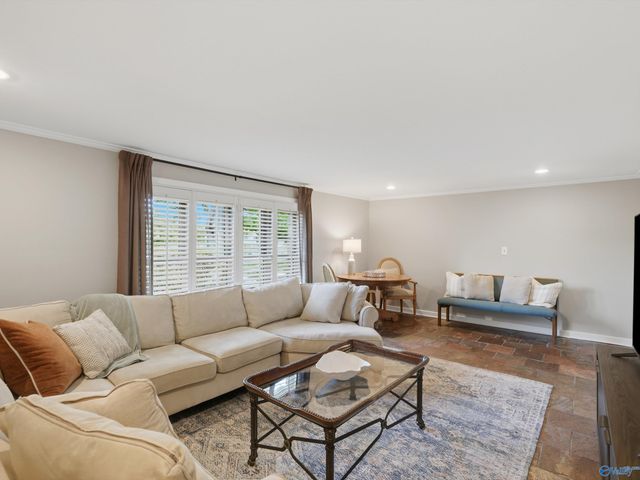 2210 Meadowbrook Road SE, Decatur, AL 35601