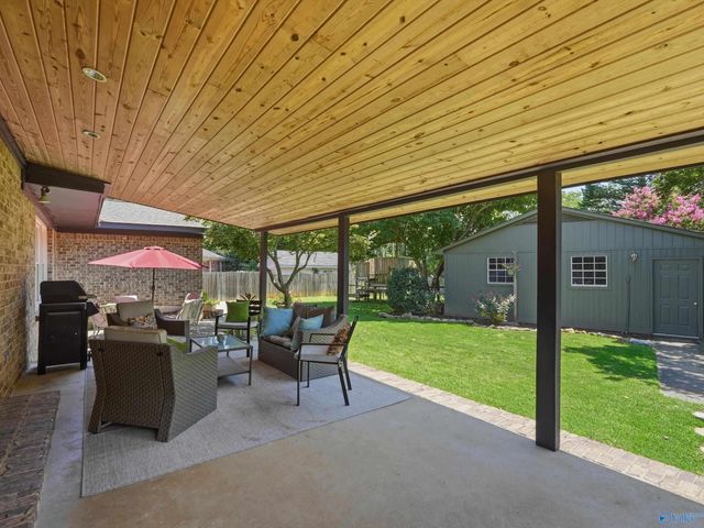 2210 Meadowbrook Road SE, Decatur, AL 35601