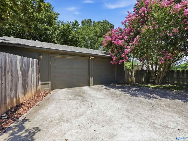 2210 Meadowbrook Road SE, Decatur, AL 35601