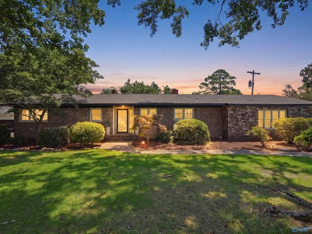 2210 Meadowbrook Road SE, Decatur, AL 35601