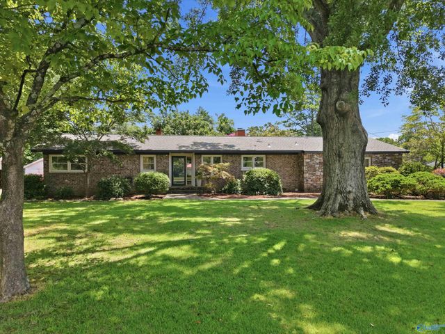 2210 Meadowbrook Road SE, Decatur, AL 35601