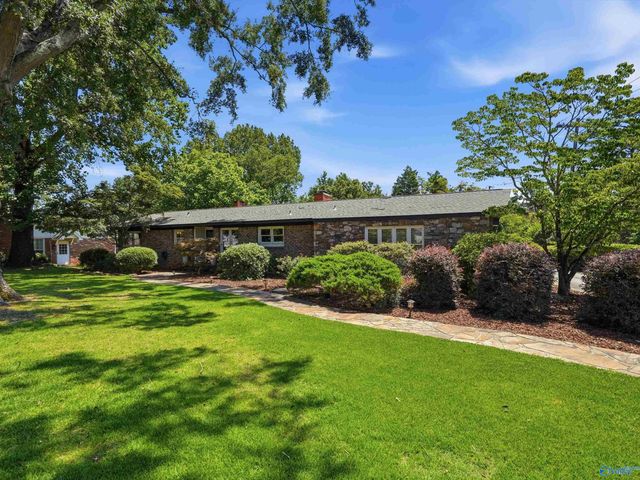 2210 Meadowbrook Road SE, Decatur, AL 35601