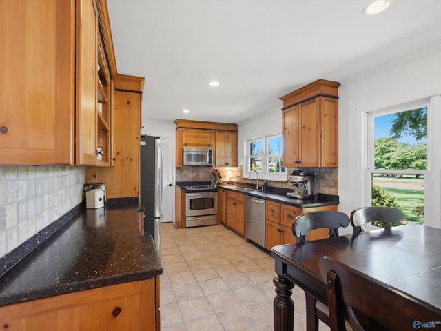 2210 Meadowbrook Road SE, Decatur, AL 35601