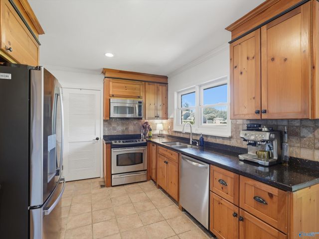 2210 Meadowbrook Road SE, Decatur, AL 35601