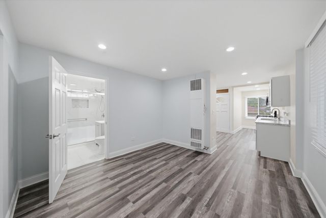 2433 W 46th Place, Chicago, IL 60632