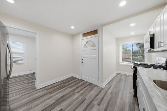 2433 W 46th Place, Chicago, IL 60632