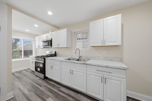 2433 W 46th Place, Chicago, IL 60632