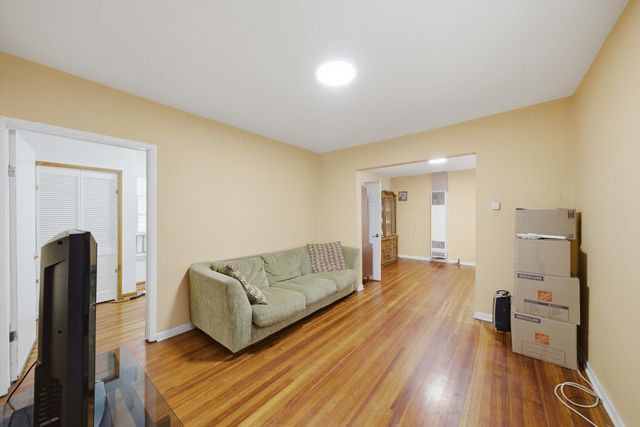 2433 W 46th Place, Chicago, IL 60632