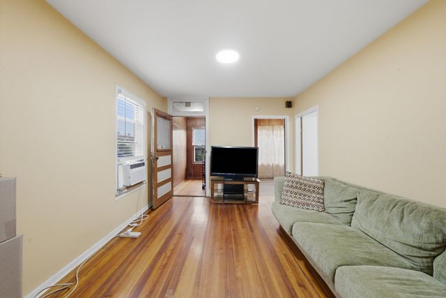 2433 W 46th Place, Chicago, IL 60632