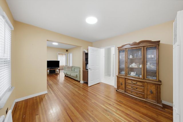 2433 W 46th Place, Chicago, IL 60632