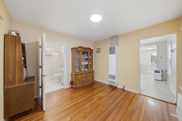 2433 W 46th Place, Chicago, IL 60632