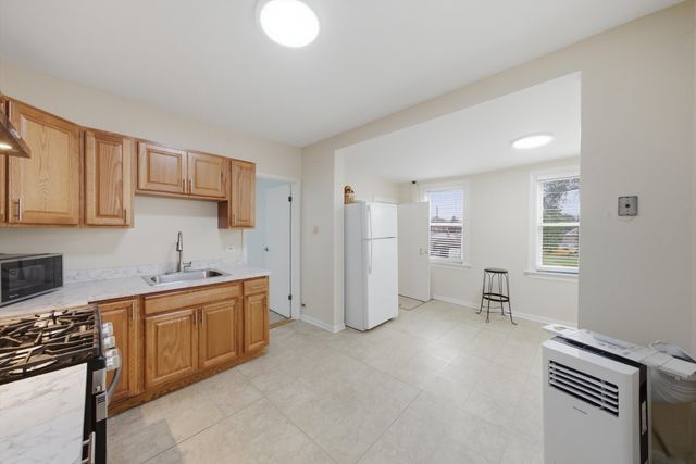 2433 W 46th Place, Chicago, IL 60632