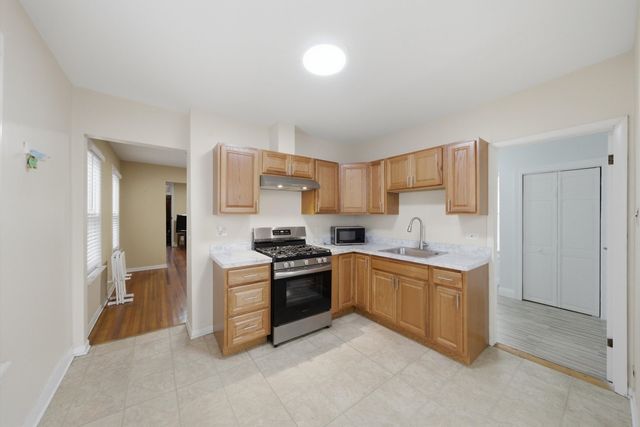 2433 W 46th Place, Chicago, IL 60632