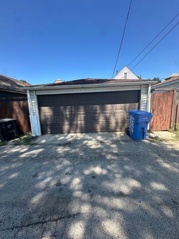 2433 W 46th Place, Chicago, IL 60632