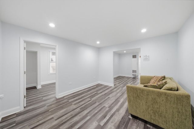 2433 W 46th Place, Chicago, IL 60632