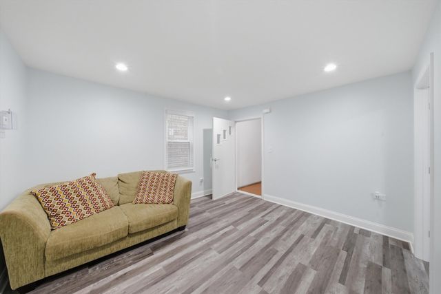 2433 W 46th Place, Chicago, IL 60632