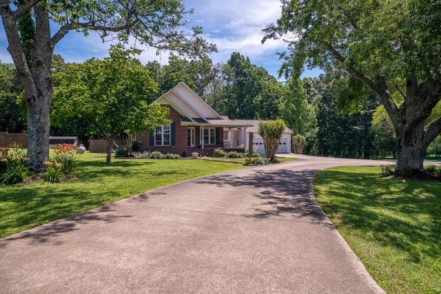 586 Highway 64, W, Lawrenceburg, TN 38464