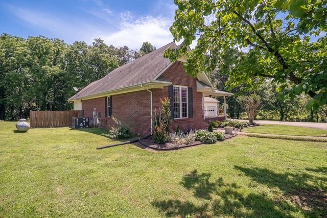 586 Highway 64, W, Lawrenceburg, TN 38464