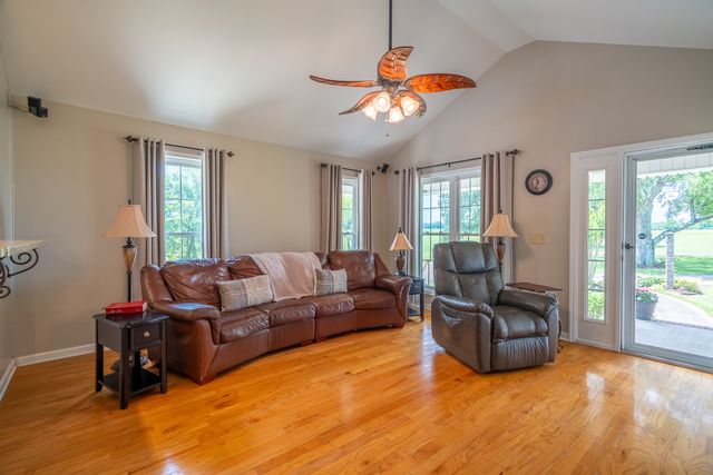586 Highway 64, W, Lawrenceburg, TN 38464