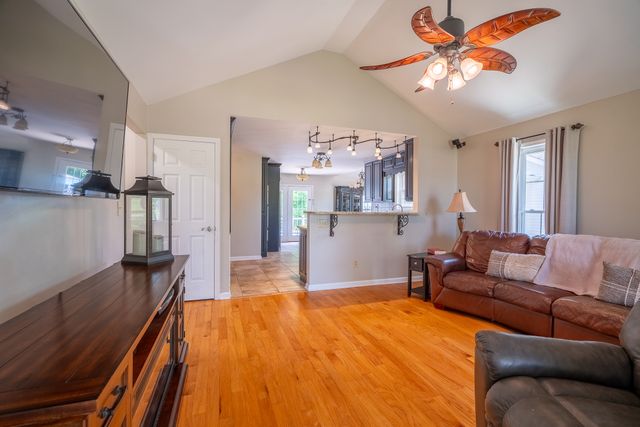586 Highway 64, W, Lawrenceburg, TN 38464