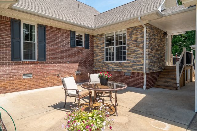 586 Highway 64, W, Lawrenceburg, TN 38464