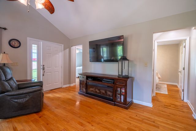 586 Highway 64, W, Lawrenceburg, TN 38464