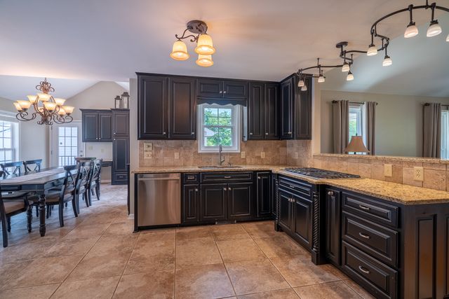 586 Highway 64, W, Lawrenceburg, TN 38464