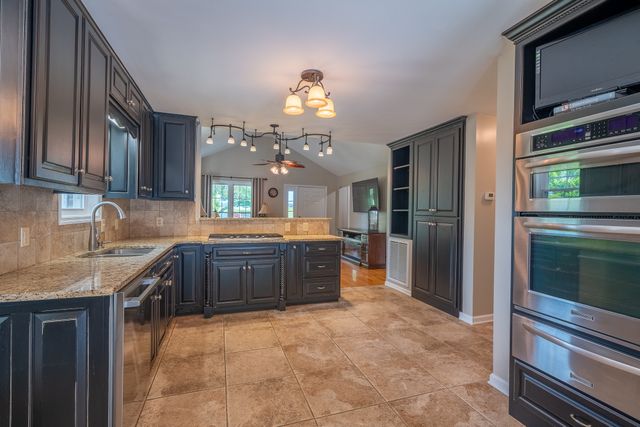 586 Highway 64, W, Lawrenceburg, TN 38464