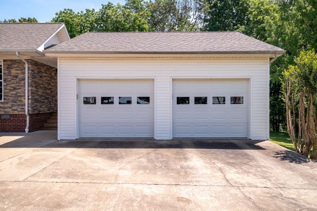 586 Highway 64, W, Lawrenceburg, TN 38464