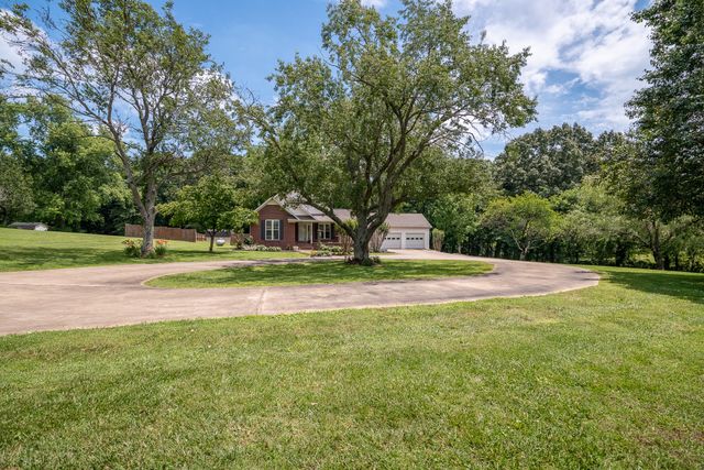 586 Highway 64, W, Lawrenceburg, TN 38464