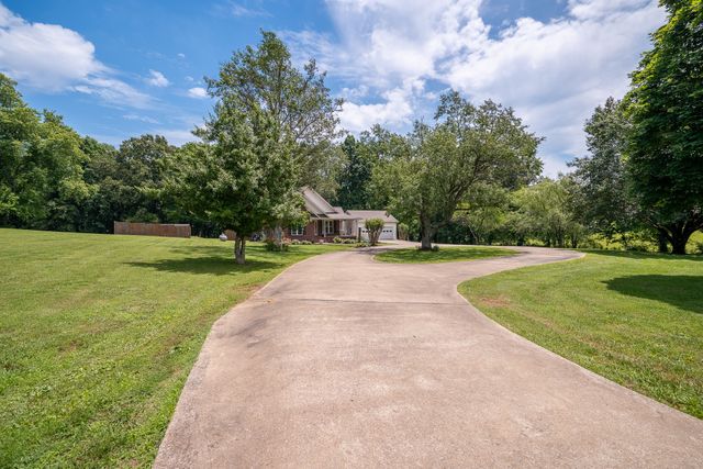 586 Highway 64, W, Lawrenceburg, TN 38464