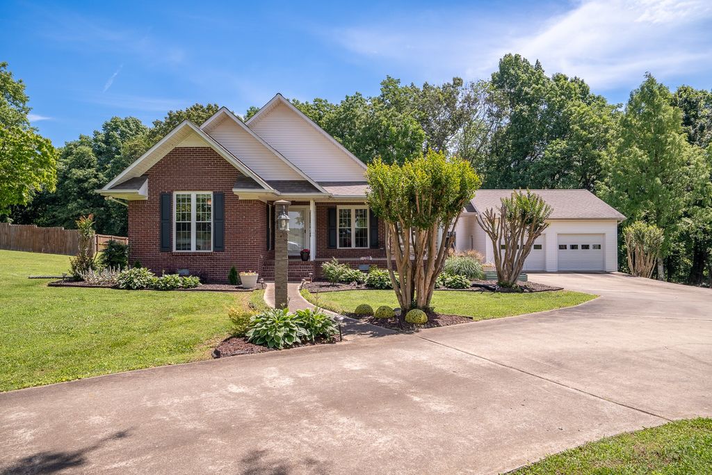 586 Highway 64, W, Lawrenceburg, TN 38464