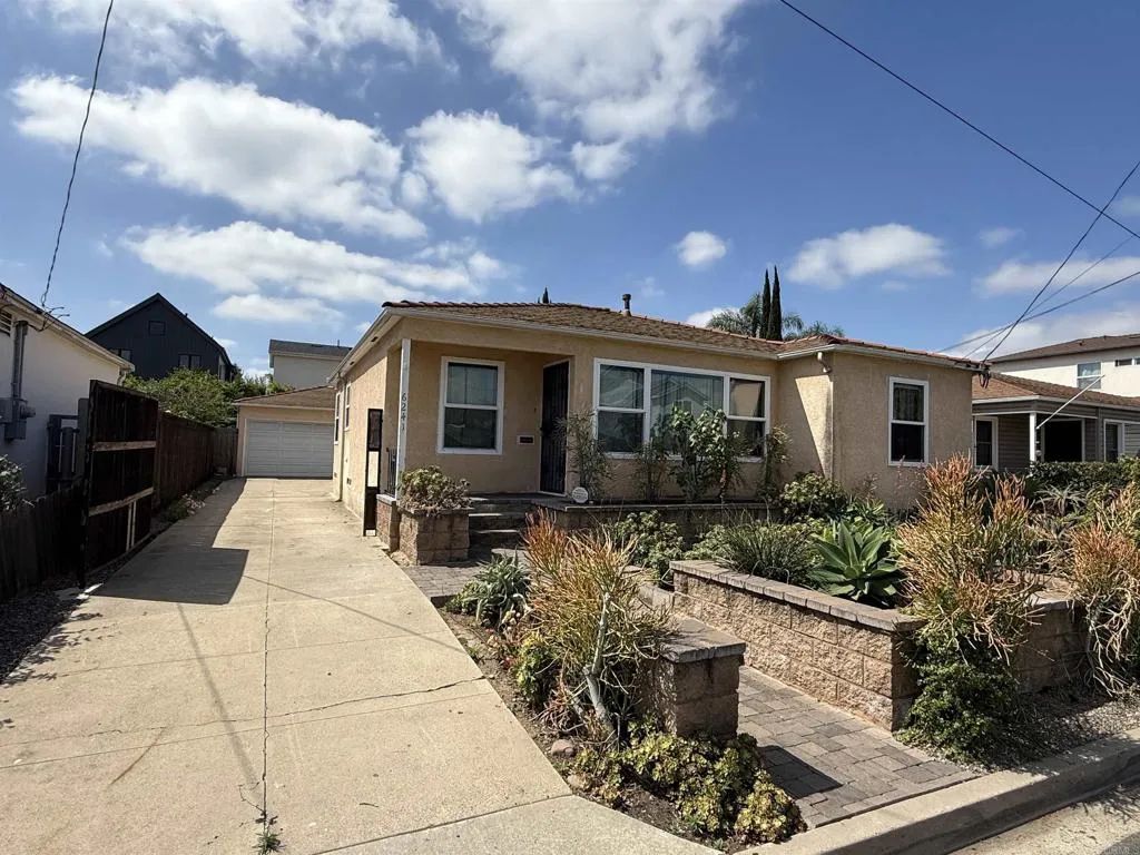 6241 Stewart Street, San Diego, CA 92115