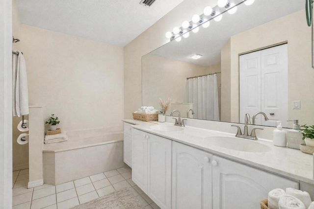 1007 Via Jardin, Palm Beach Gardens, FL 33418