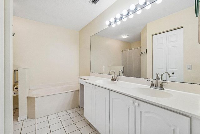 1007 Via Jardin, Palm Beach Gardens, FL 33418