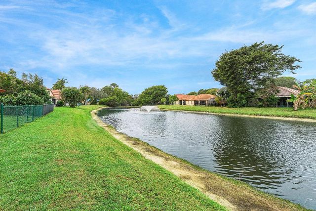 1007 Via Jardin, Palm Beach Gardens, FL 33418