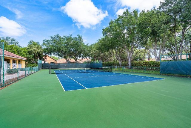 1007 Via Jardin, Palm Beach Gardens, FL 33418