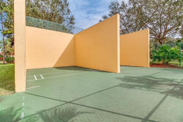 1007 Via Jardin, Palm Beach Gardens, FL 33418