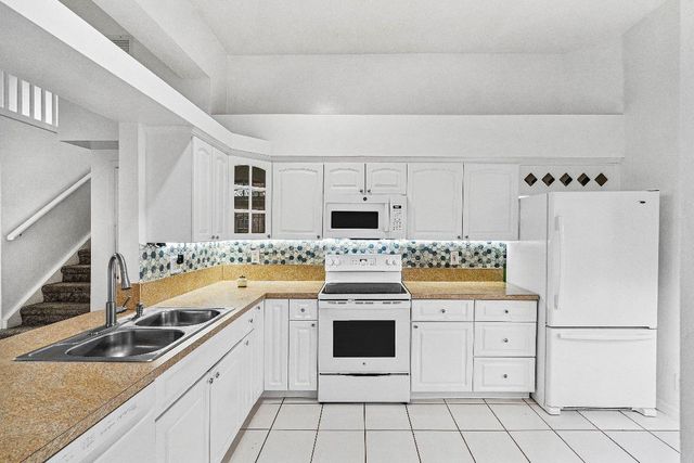 1007 Via Jardin, Palm Beach Gardens, FL 33418