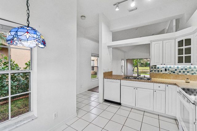 1007 Via Jardin, Palm Beach Gardens, FL 33418