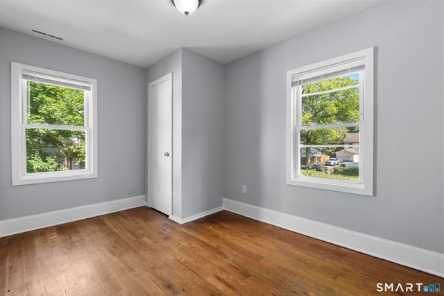 165 Starr Street 2nd Floor, New Haven, CT 06511