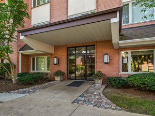 209 Rivershire Lane 403, Lincolnshire, IL 60069