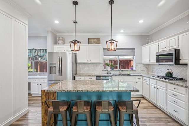 828 Lakeview Court, Coppell, TX 75019